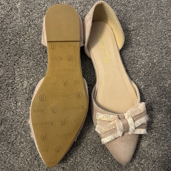 Restricted Women’s Flats - Picture 4 of 5